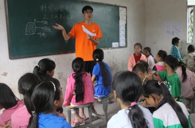 女同性恋中文字幕 由于这个短语比较简短