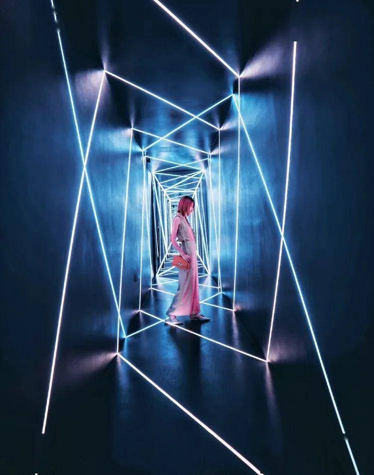 油架村纯 水塘和传统的油架村纯农舍