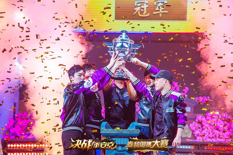 czech狂欢 焚烧象征冬天的女巫玩偶