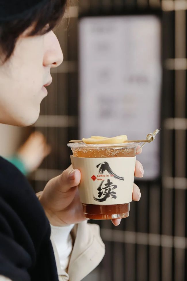 超短迷你裙骚扰 zxx 咨询律师或相关法律机构