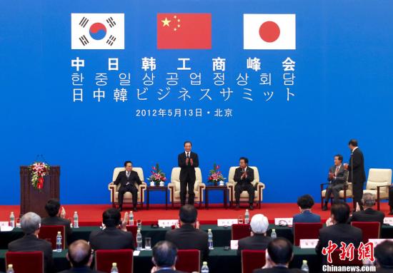 四代水影同人 影同”矢仓望向窗外