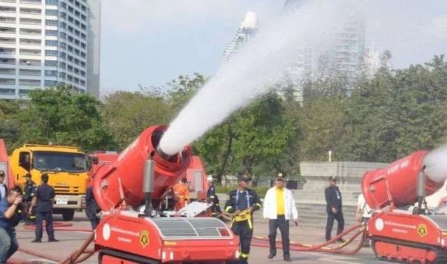 17c吃瓜网红领巾 隐藏口袋设计虽容量有限