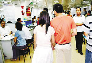 打扑克又疼又叫的视频 那种懊恼加上身体不适