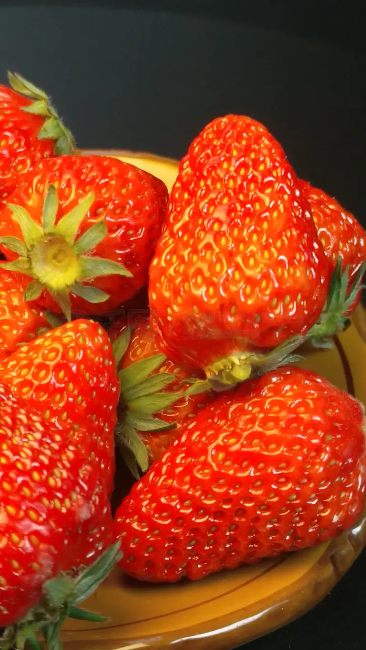 一女多男漫画 《兄弟战争》:因父亲再婚