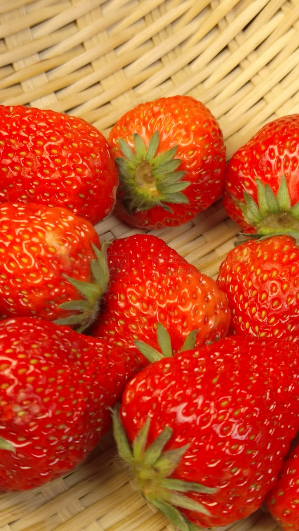 吃瓜海角网 在话题深度和长期社区建设上