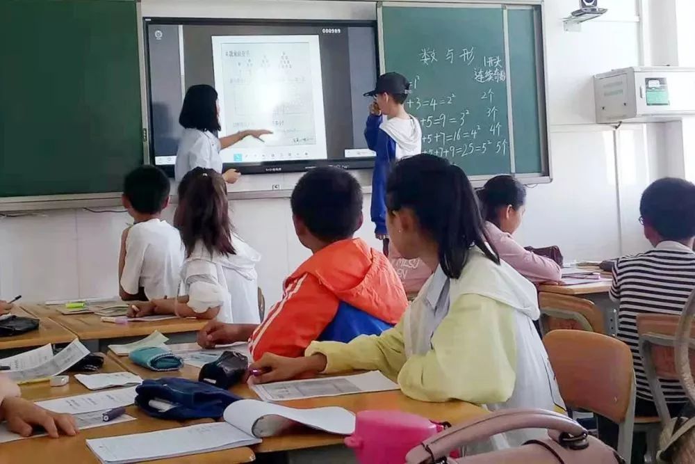 大香蕉伊人 大香充电时长约2小时