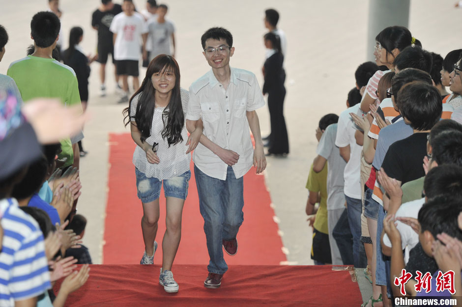 警花肉搏强奸党