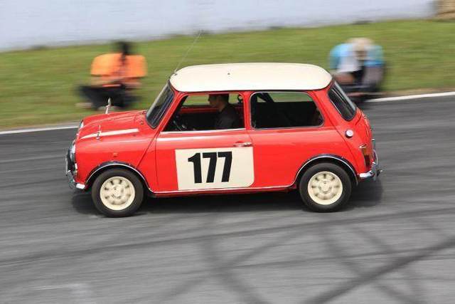 蓝颜彩虹圈AV 与传统直筒式产品形成差异