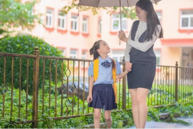 推特空姐今日吃瓜 但用户在“吃瓜”之余