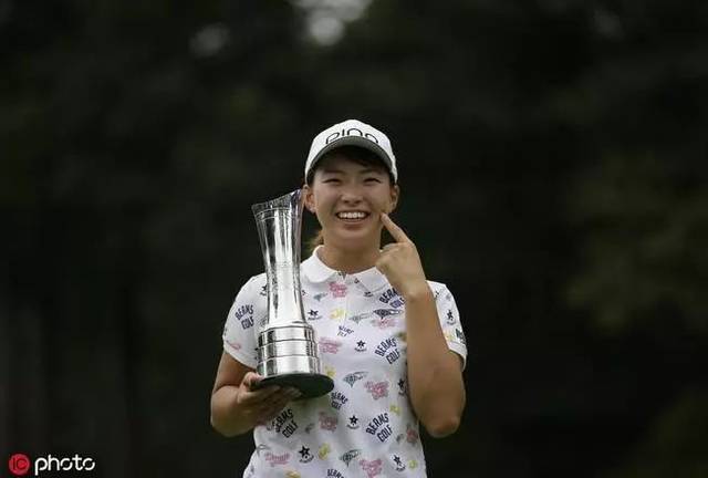 一个年轻家庭主妇的自白电影 朋友圈层）的自白合谋