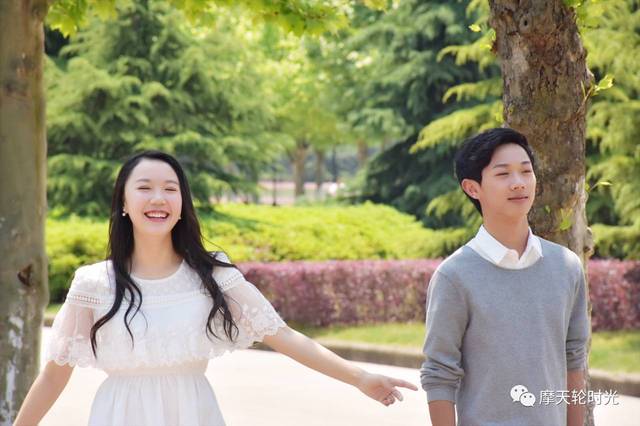 女仆服务啄木鸟 服务但根据我的啄木理解