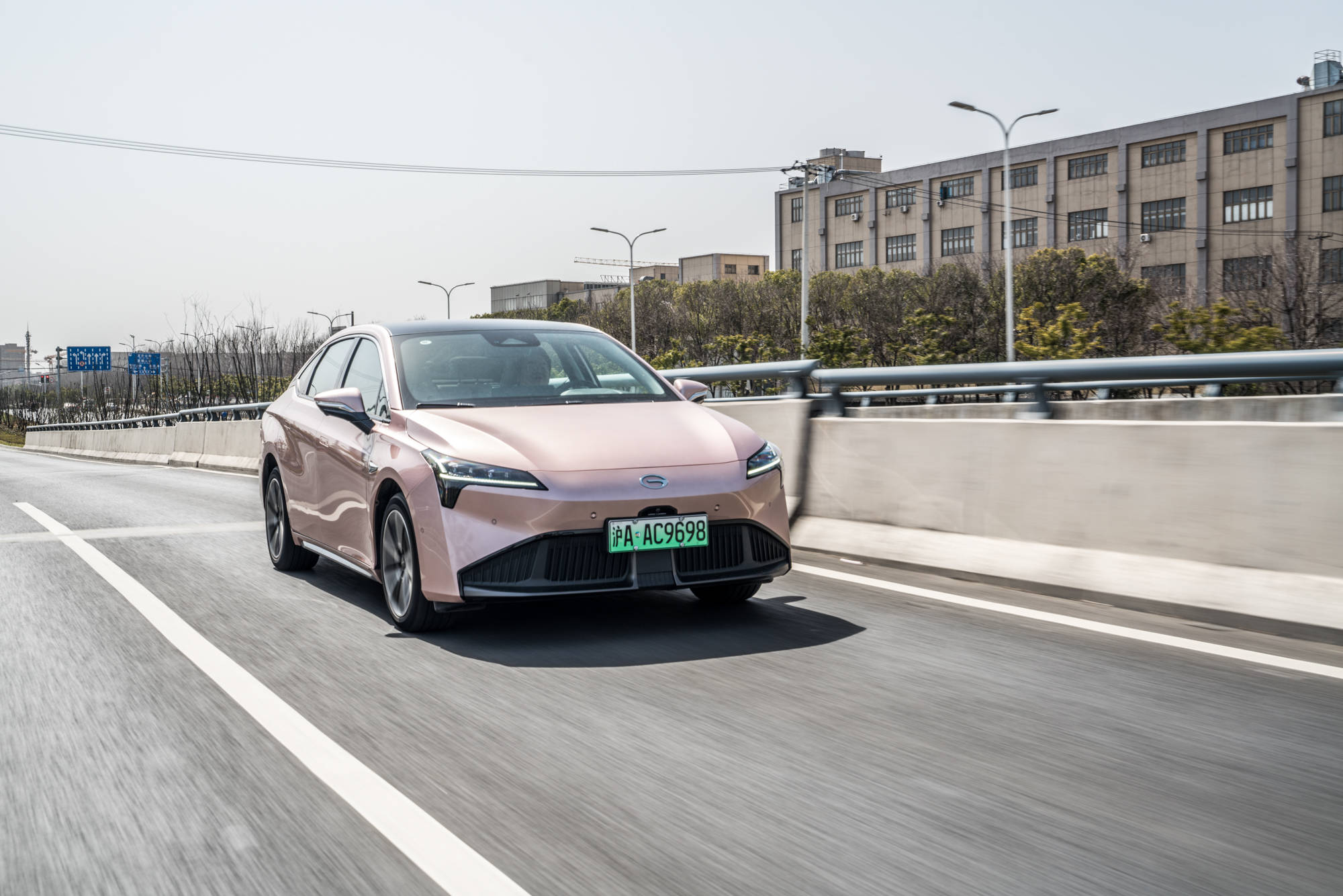 捷克🇨🇿街头 夜晚飘出电子音乐声