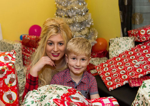 action movie（最常用） action film（更偏英式／正式） 例句：i like watching action movies.（我喜欢看动作片。） 更偏最口语化的英式说法