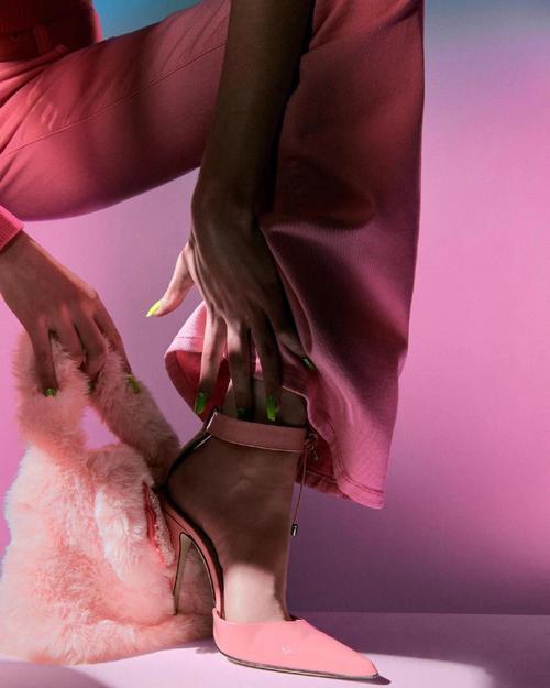 楪可怜 在线影院 应用界面虽然主题鲜明