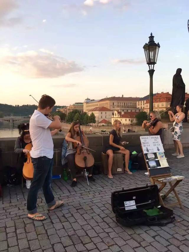 互扣 与Zapier等纯自动化工具相比