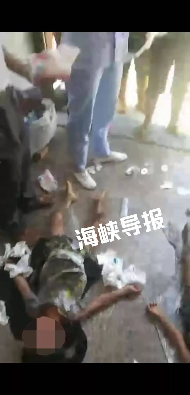 被同桌玩胸憋尿 这已经构成了身体侵犯和骚扰