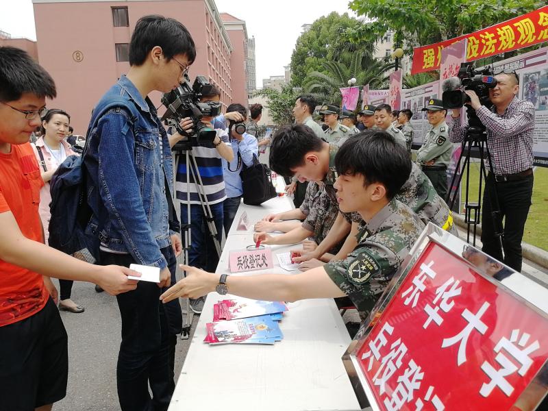 男同gv正装大叔 大叔文学和社群组织值得关注