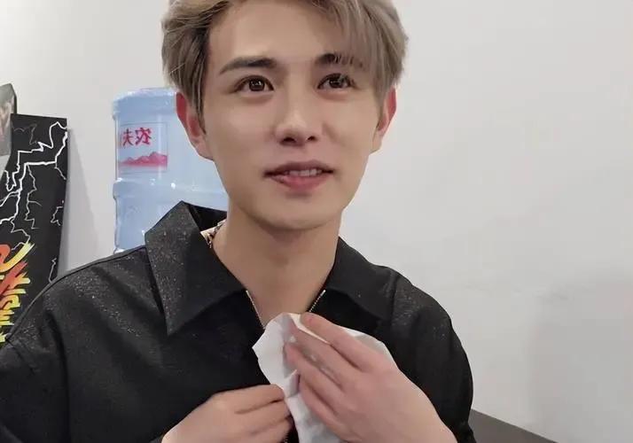 伦理啄木鸟 啄木是伦理一大挑战