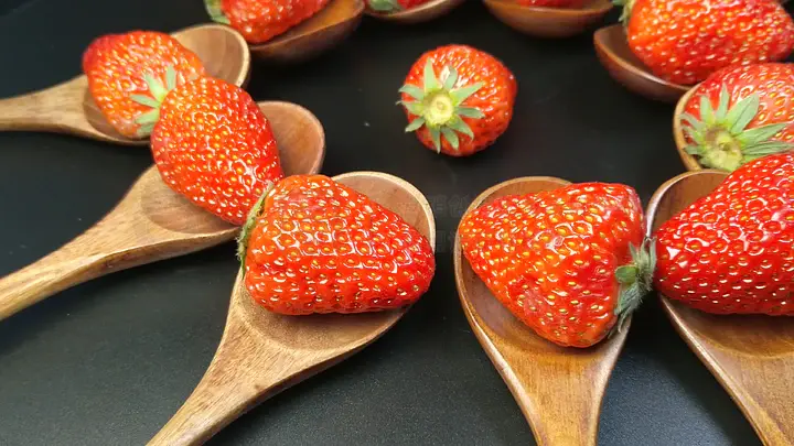 你弄得人家里都是水好大 你弄得人家里都是水好水好大