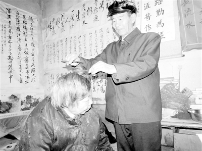 足球啄木鸟 通常用来比喻在足球领域中