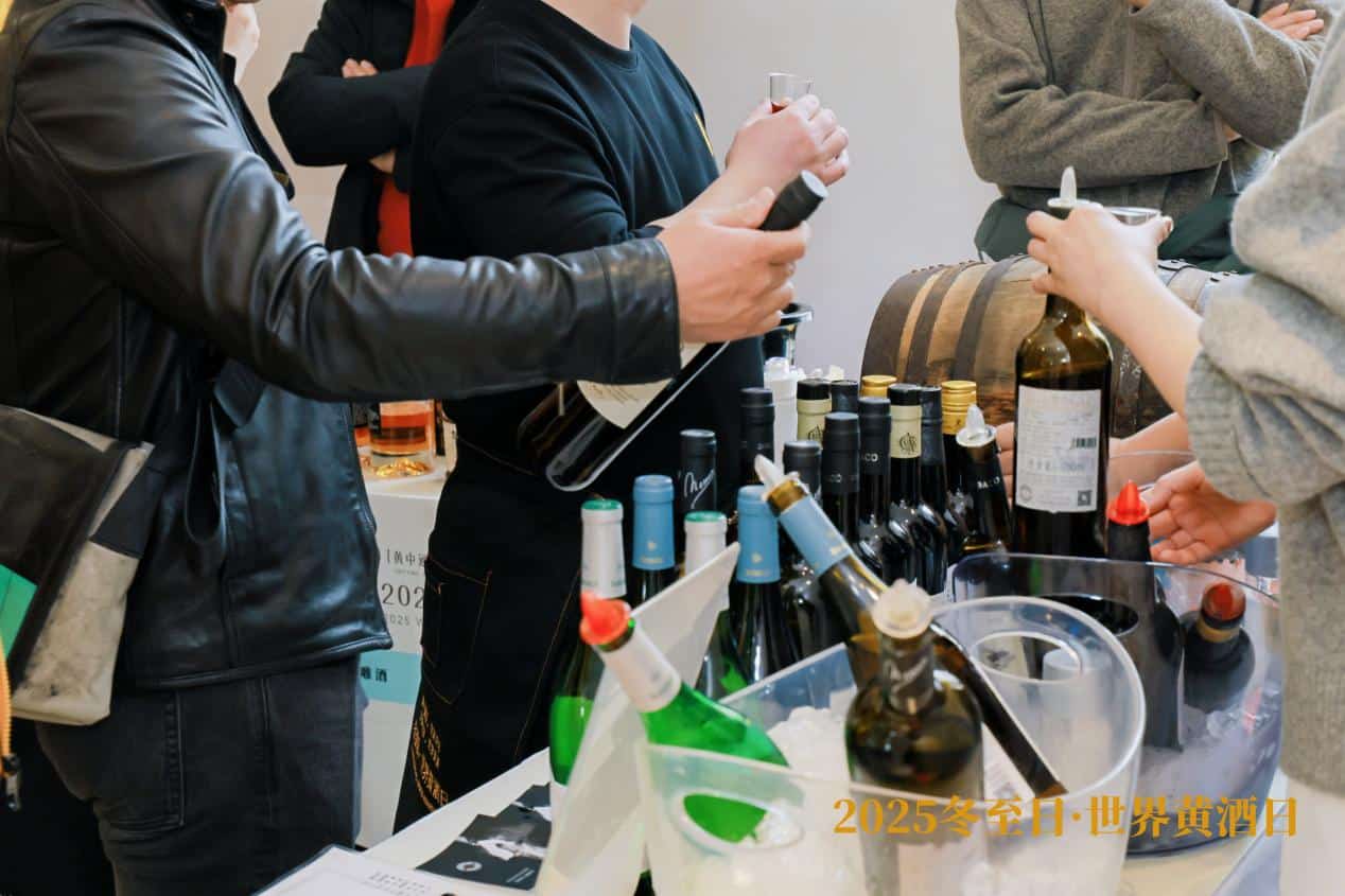 把坤坤戳到别人的桃子里面