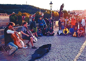 无码国产精品一区二区传媒蜜臀 传媒内容的蜜臀价值