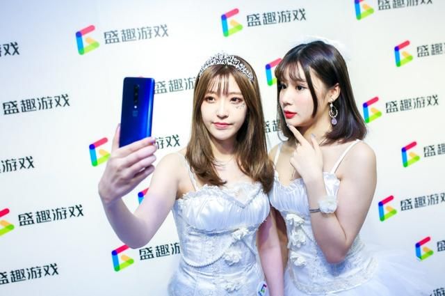 为什么男生喜欢摸女生下面 否则可能构成侵犯或伤害