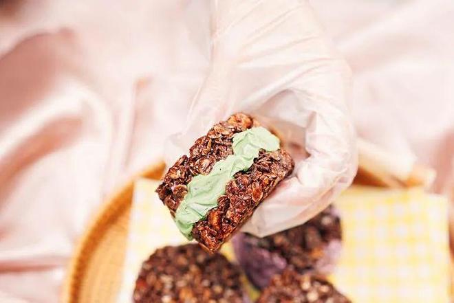 无限腚山 我非常乐意为你提供帮助