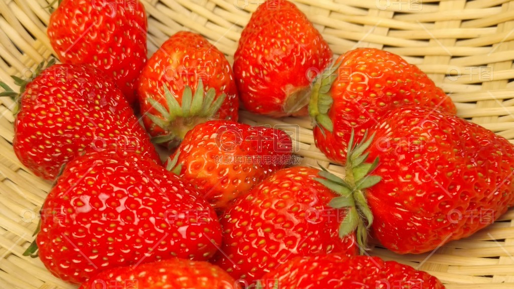 妈妈今晚是你的 照片墙）收集家人视频祝福