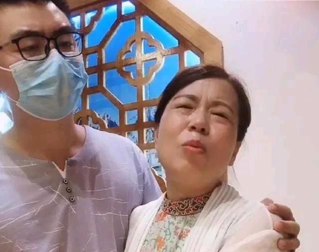 俄罗斯短剧美丽的秘书 视觉风格：演员颜值高