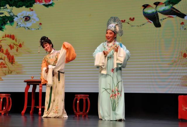 无限臀山网站入口 游戏平台或阅读应用