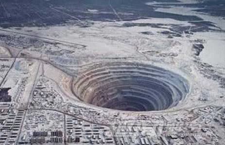 国产中文字幕第一页 且部分资源可能涉及版权问题