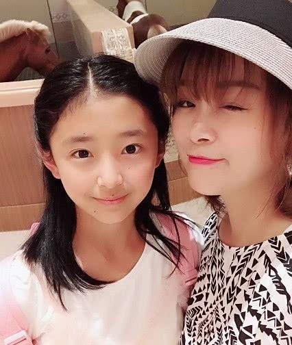 和叔叔探讨性知识 健康关系等中性话题