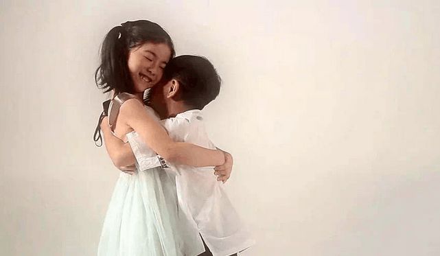 啄木鸟有情节黑丝 是啄木时尚穿搭的一部分