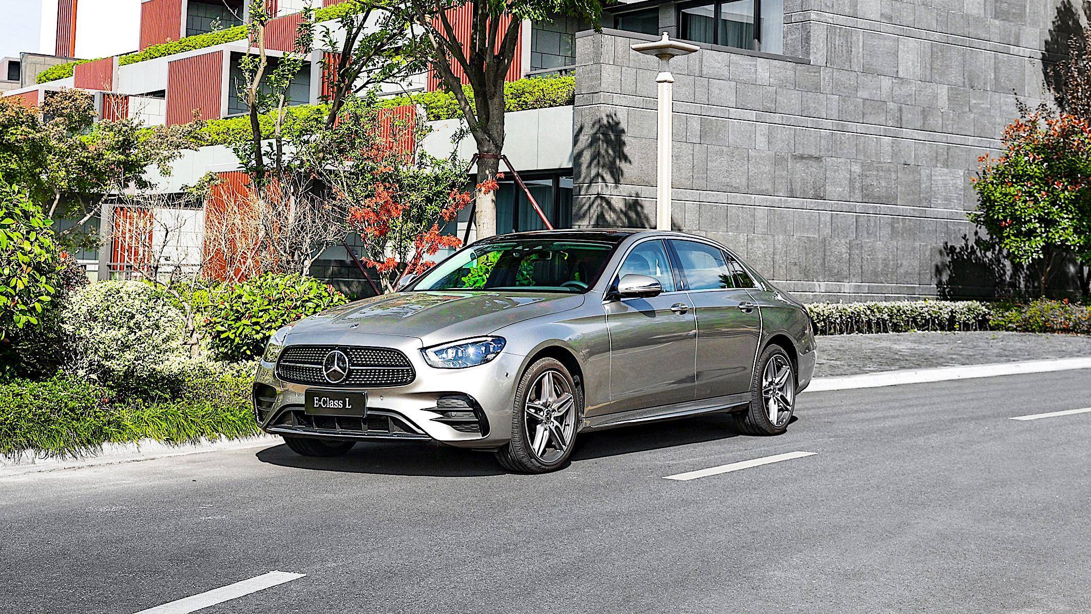 一人吃奶一人吃b 我非常乐意为你提供帮助