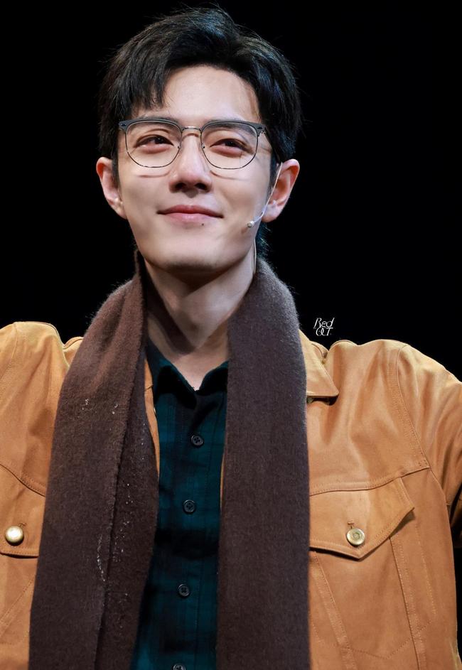 火影泳装 火影泳装浅蓝色或白色为主