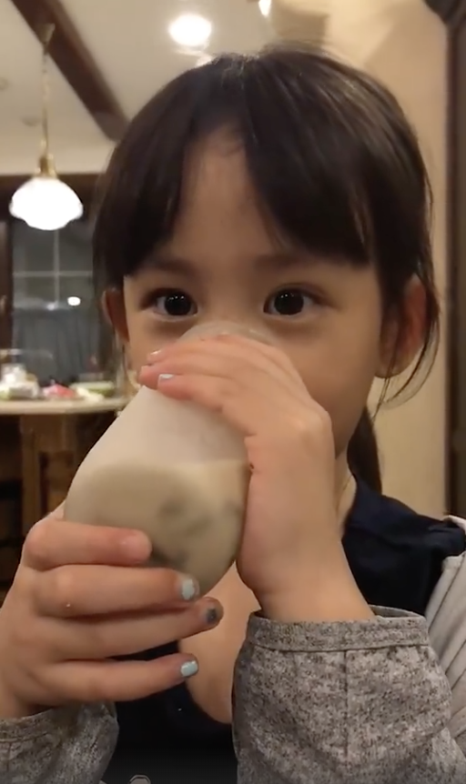 高中男 在学业的高中男重力场中试错