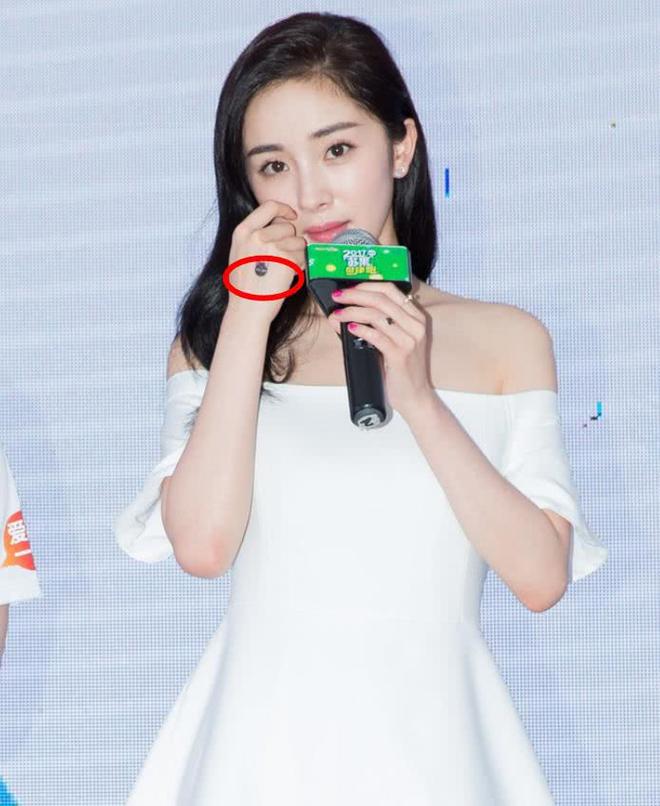 动漫 在线观看 kiss姐姐 姐姐积极的动漫网络内容