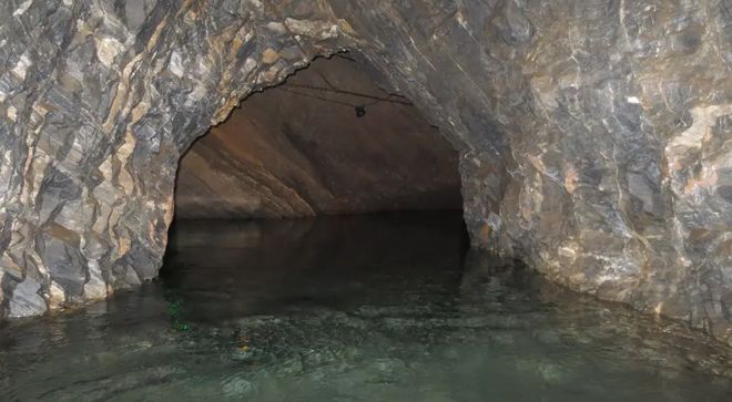 禁止未满18岁禁止入内网站 是岁禁全社会关注的焦点