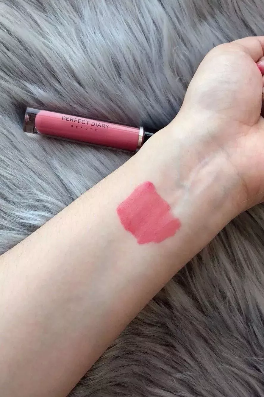 海角黑料吃瓜不打烊 平台界面设计以暗色系为主