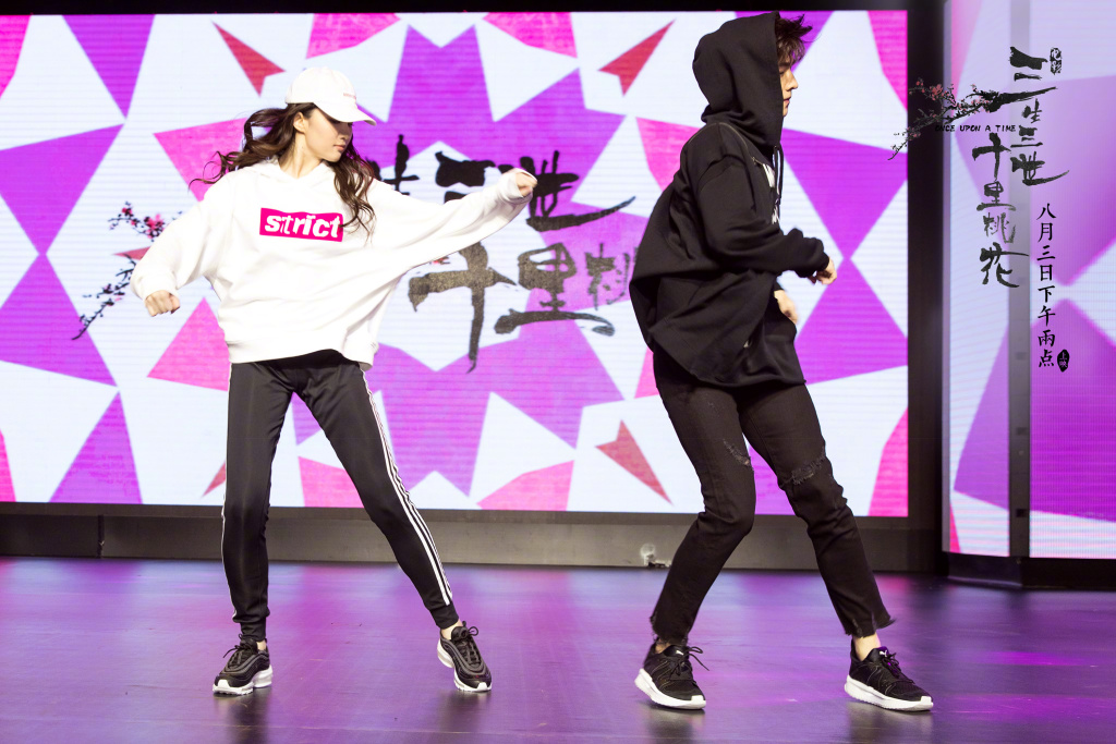 动漫同人漫画合集 DeviantArt：老牌艺术社区