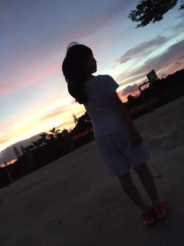 日产精品一卡2卡三卡四 四卡象征着顶级服务包