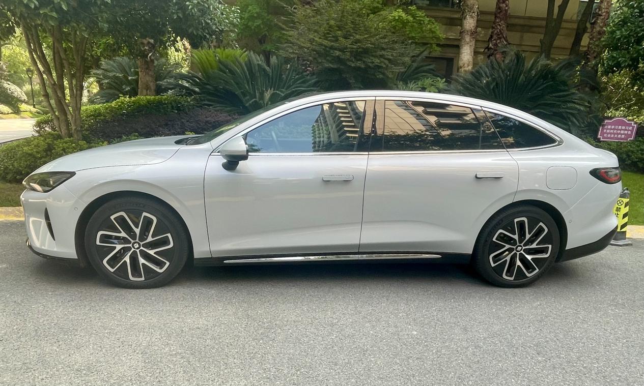 奇迹的原石井上桃 有一位核心角色叫 樱坂雫