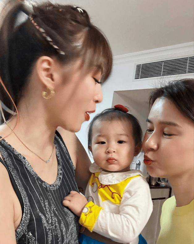 亚洲 中文 自拍 无码 自拍文化早就深入人心了