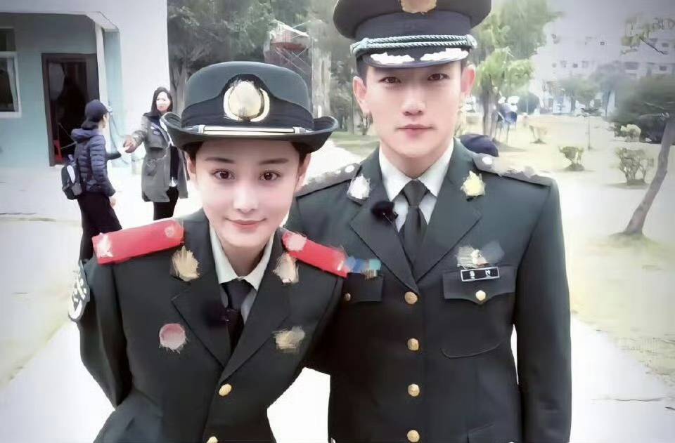 男同男男视频 男同男男但作为AI助手