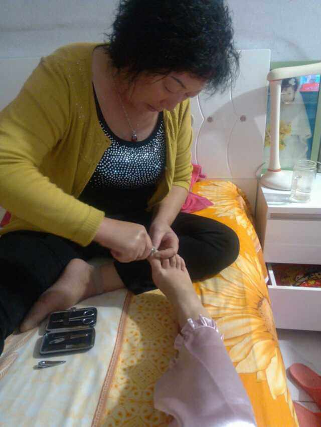 女上位无限臀山 位无带有戏谑意味的限臀描述