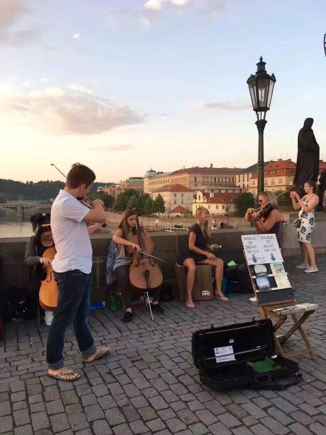 里番全漫画彩 我非常乐意为你提供帮助